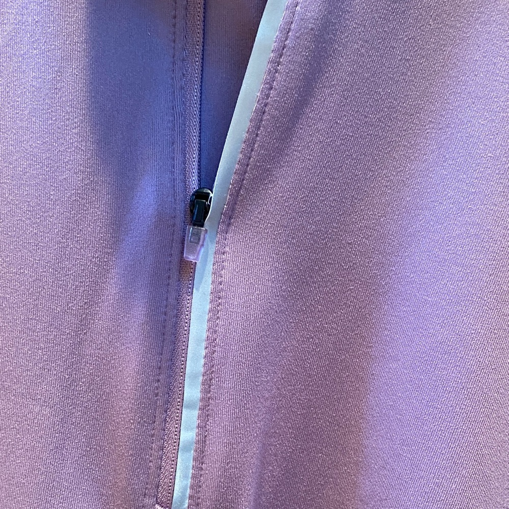 RUNDER Armour Mauve Fitted Top.  Size SP. LIKE NEW! - Picture 4 of 14